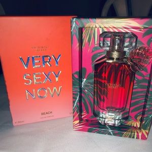 Victoria Secret ‘beach’ Very Sexy NOW
